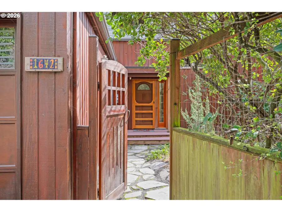 1642 E 43rd Ave, Eugene, OR 97405 - #2