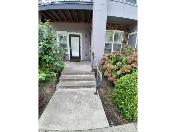 10829 NE Red Wing Way #102, Hillsboro, OR 97006