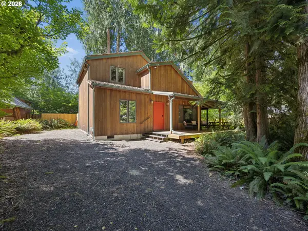 65582 E Timberline Dr, Rhododendron, OR 97049