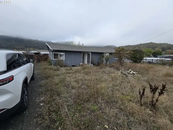 3612 NW Joseph St, Roseburg, OR 97470