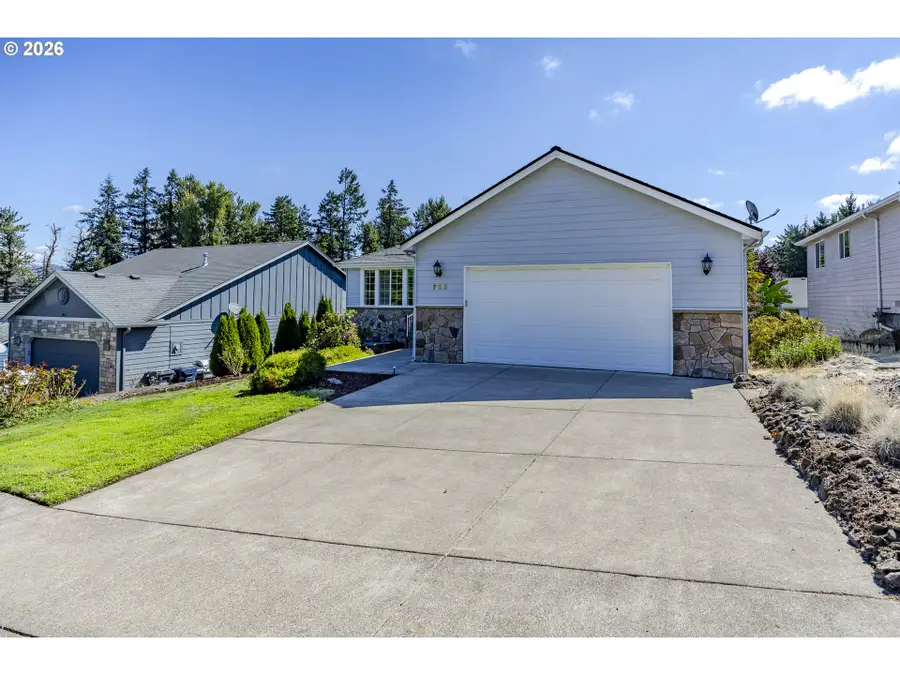 755 S 47th Pl, Springfield, OR 97478 - #2
