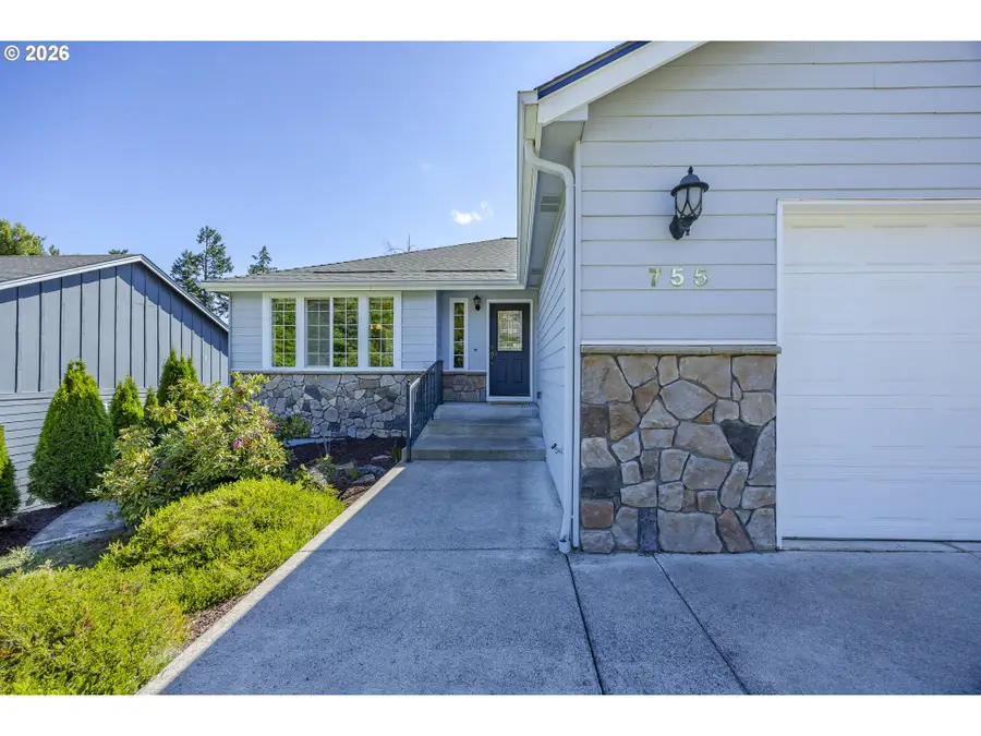 755 S 47th Pl, Springfield, OR 97478 - #3
