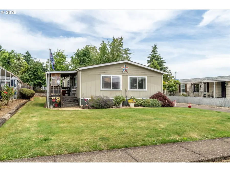 370 Creswood Dr, Creswell, OR 97426 - #2