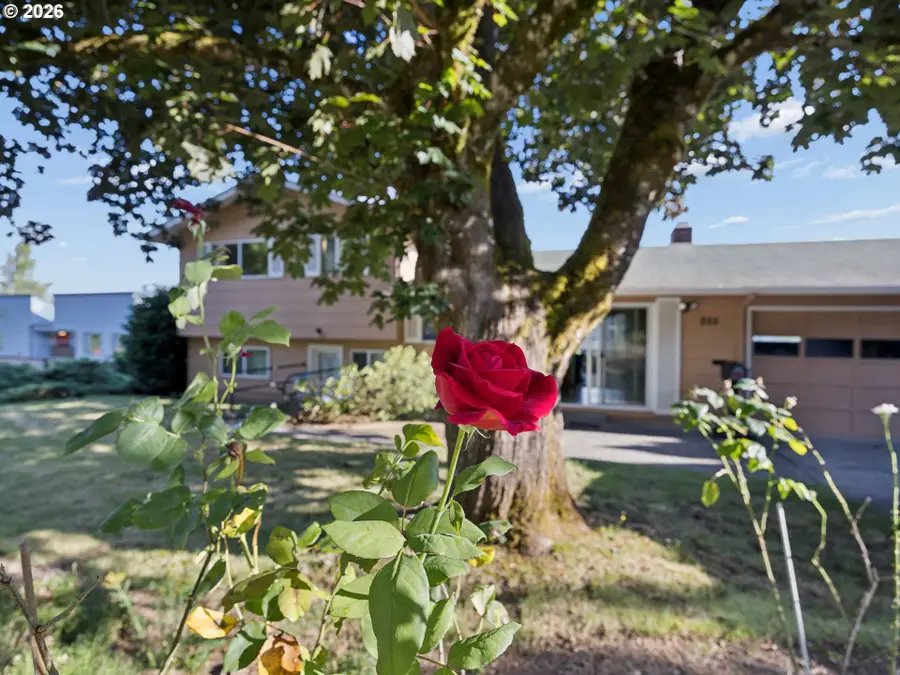 225 SW 4th St, Troutdale, OR 97060 - #2