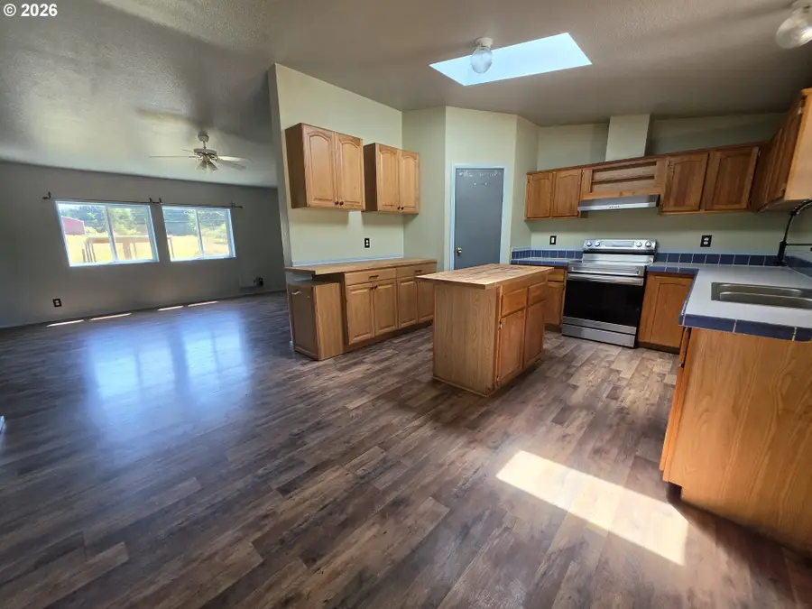 34125 E Lacomb Rd, Lebanon, OR 97355 - #3