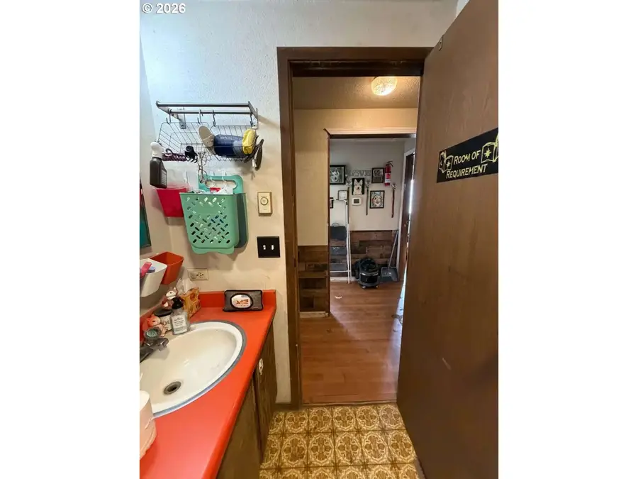 206 SE Kirk Ave, Pendleton, OR 97801 - #2