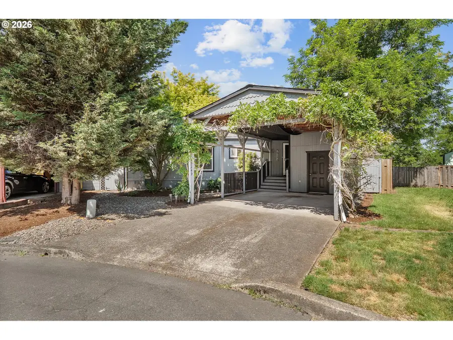 13249 SE Schiller St, Portland, OR 97236 - Image #2