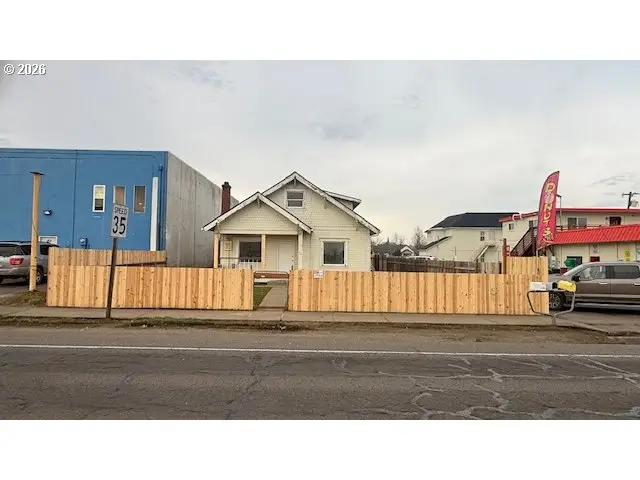 149 S Front St, Creswell, OR 97426 - #1