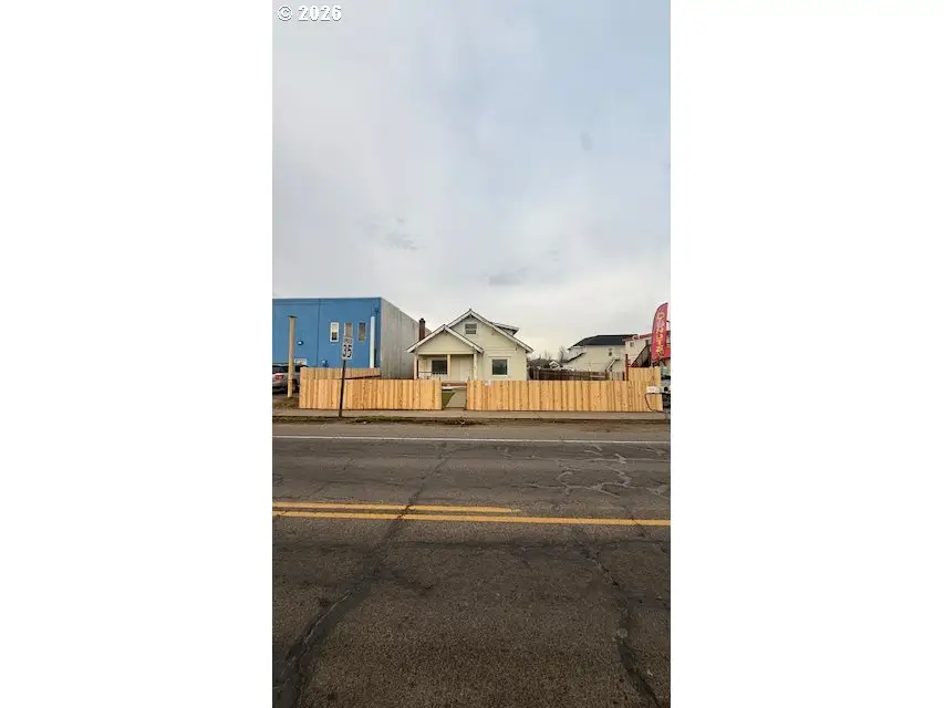 149 S Front St, Creswell, OR 97426 - #2