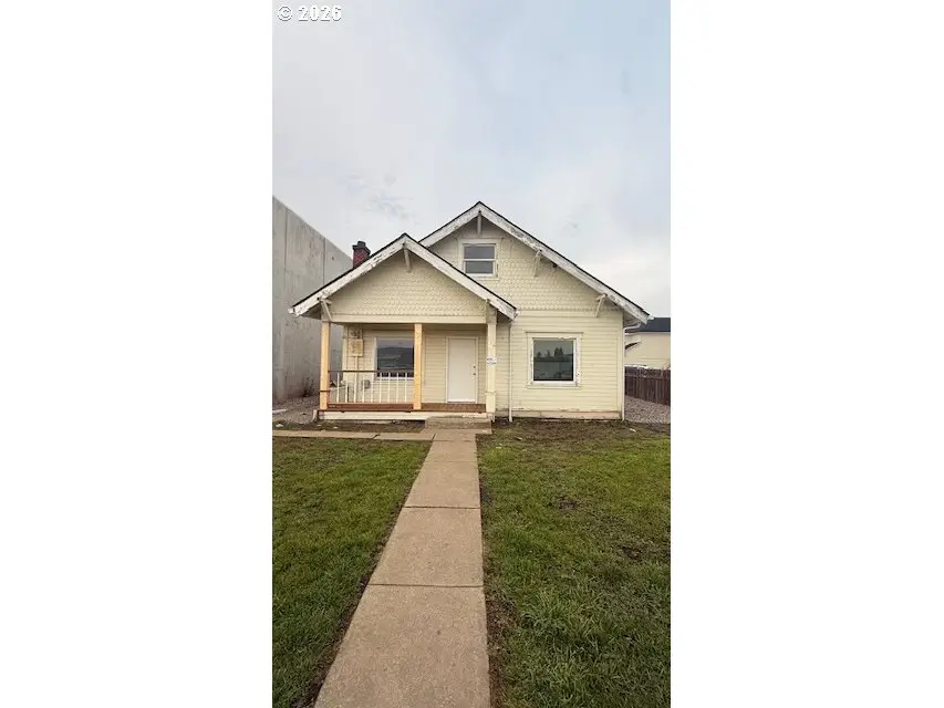 149 S Front St, Creswell, OR 97426 - #3