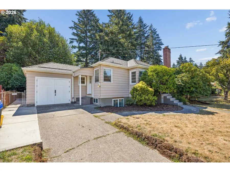 9032 NE Broadway, Portland, OR 97220 - #3