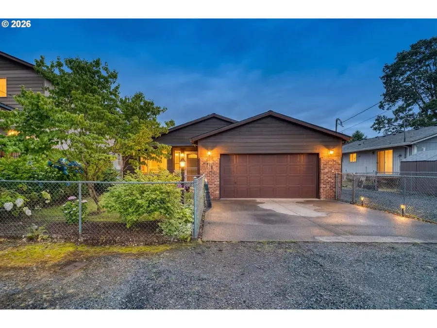355 S 13th St, Saint Helens, OR 97051 - #2