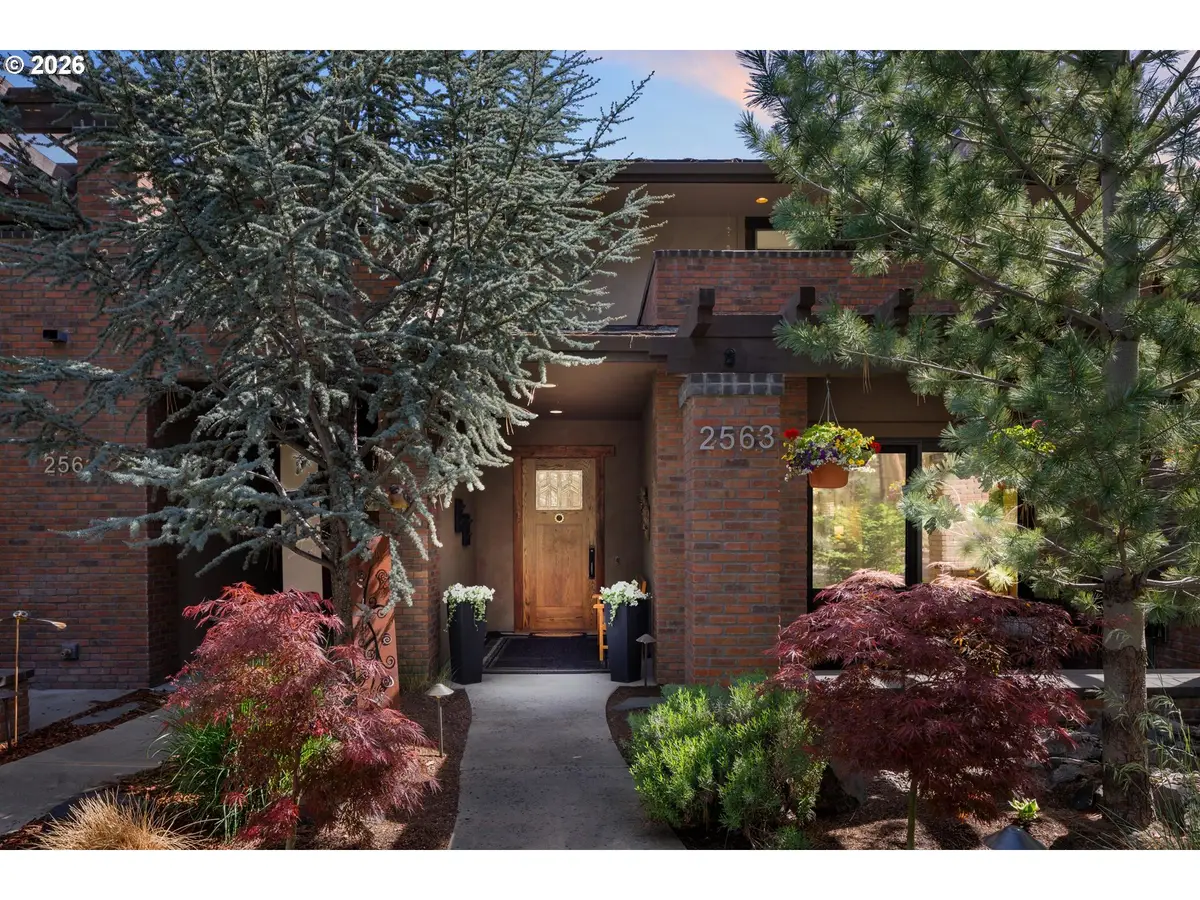 2563 NW Crossing Dr, Bend, OR 97703 - #1