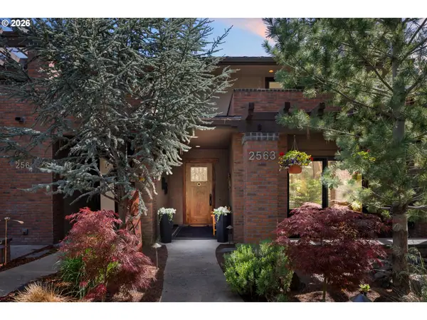2563 NW Crossing Dr, Bend, OR 97703