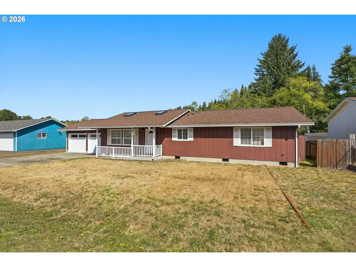 530 Robinhood Ave, Lakeside, OR 97449 - #1