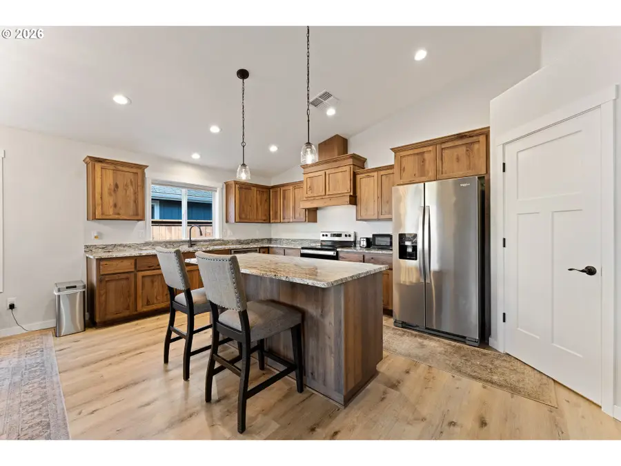 1876 SW Mistybrook Dr, Grants Pass, OR 97527 - Image #3