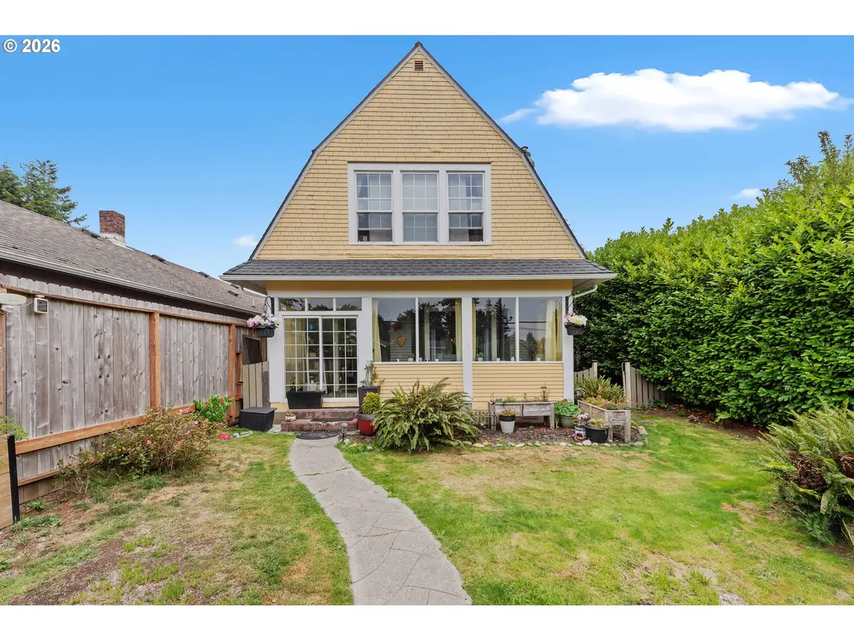 1475 Sherman Ave, North Bend, OR 97459 - #1