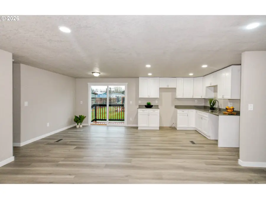 627 NW 6th Ct, McMinnville, OR 97128 - Image #3