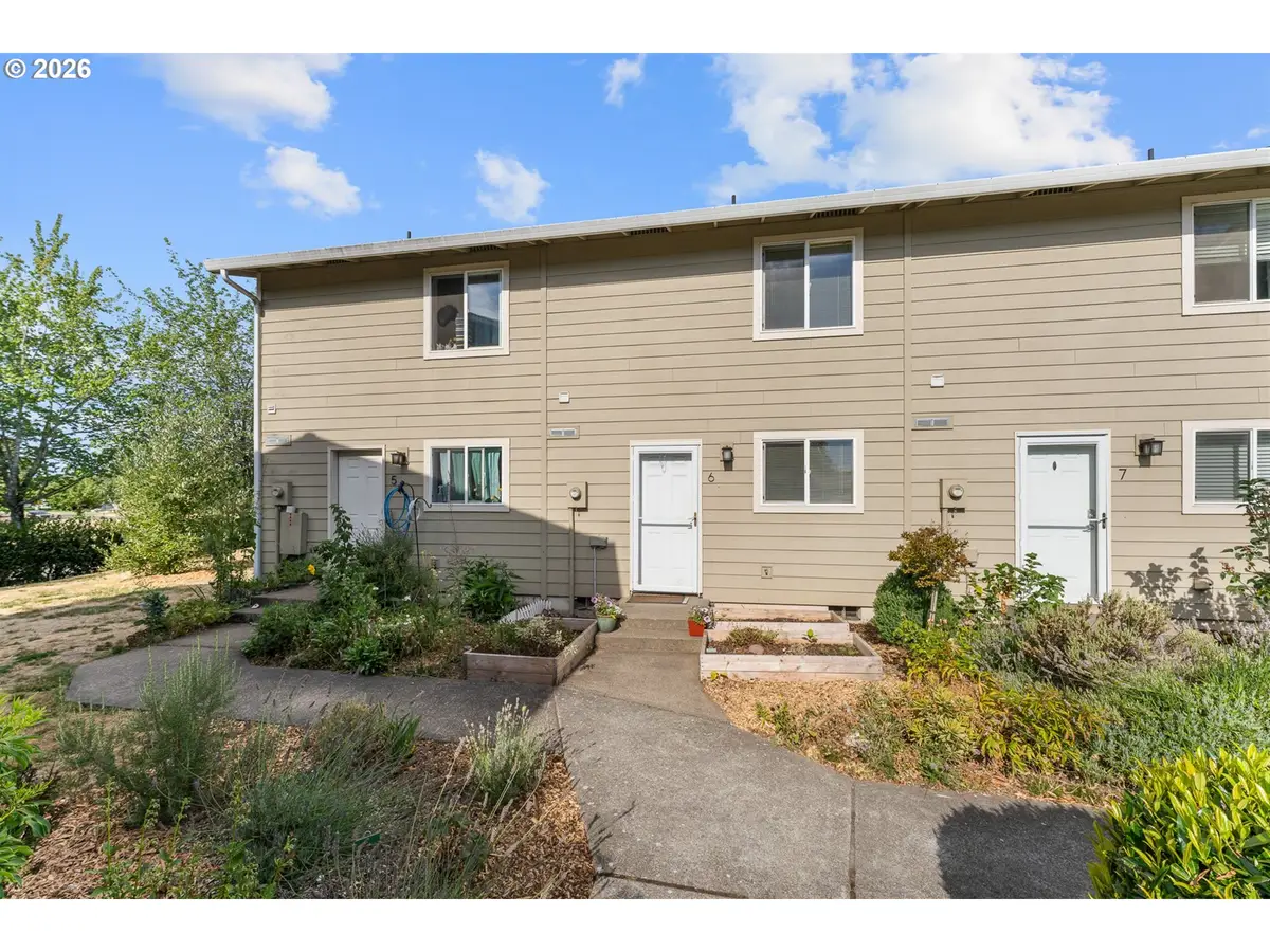 3305 E Vittoria Way #6, Newberg, OR 97132 - #1