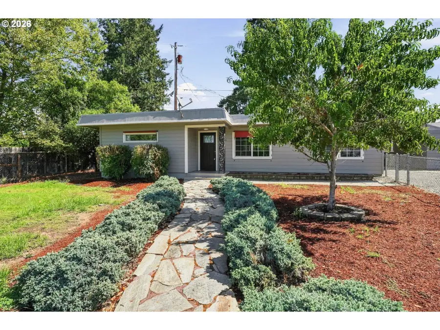 425 W Elm St, Roseburg, OR 97471 - #2