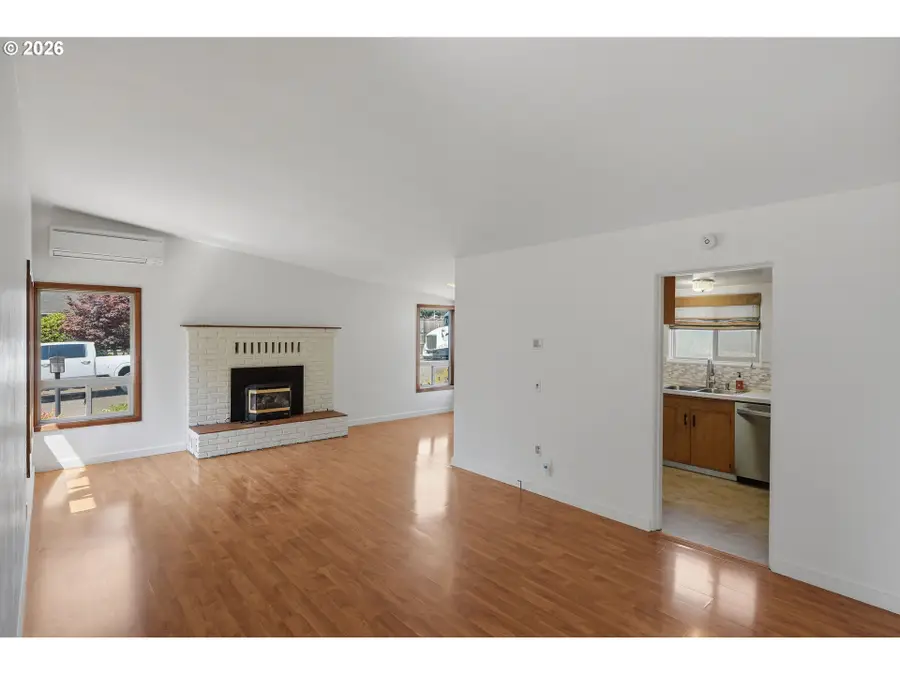 1464 N 14th St, Coos Bay, OR 97420 - #3