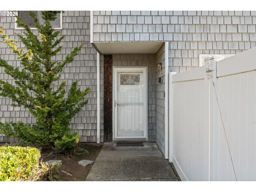 604 N Hayden Bay Dr, Portland, OR 97217 - #2