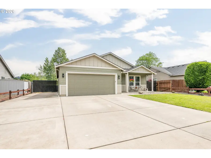 135 Haley Dr, Longview, WA 98632 - #2
