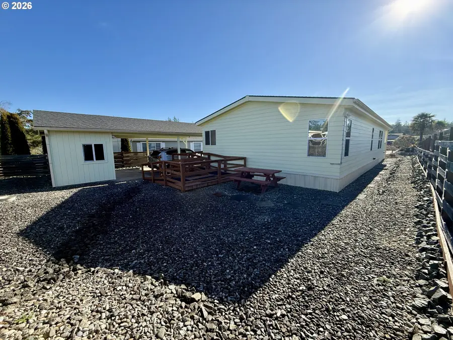 3050 Knott Ter, Coos Bay, OR 97420 - Image #2