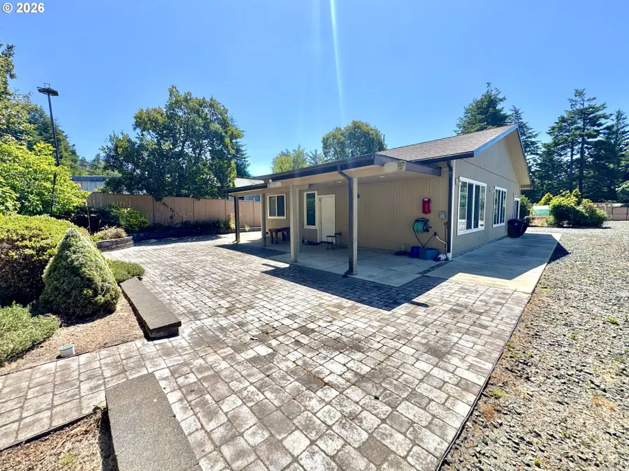 91525 Spaw Ln, Coos Bay, OR 97420 - #2