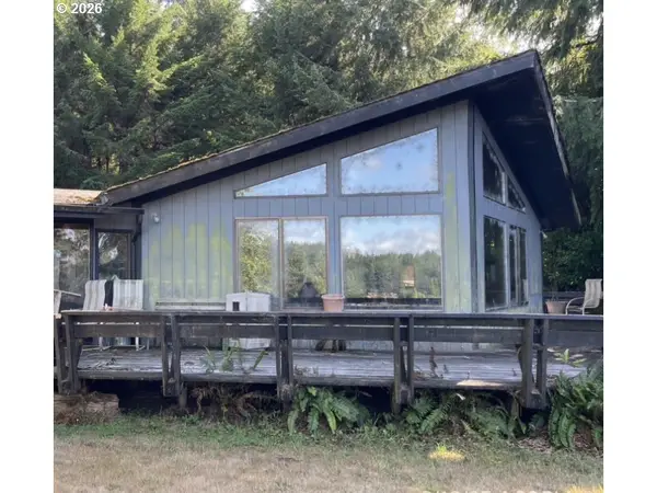 2141 N Lake Rd, Lakeside, OR 97449