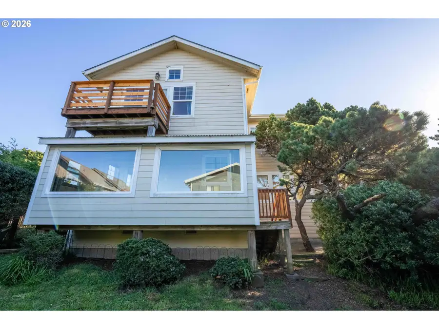 1240 Newport Ave Sw, Bandon, OR 97411 - Image #2