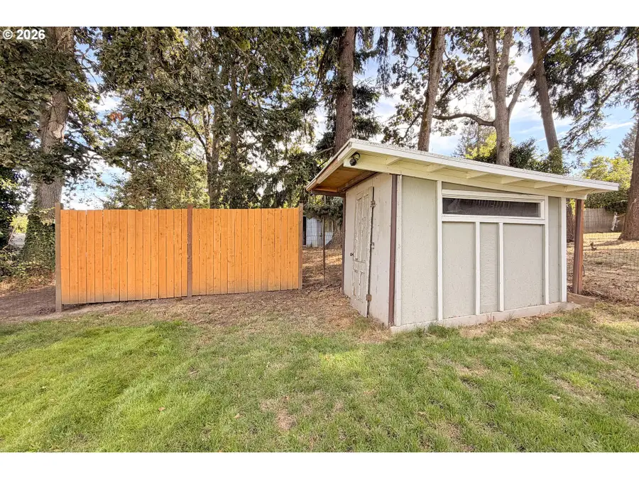 421 Mcclaine St, Silverton, OR 97381 - #3