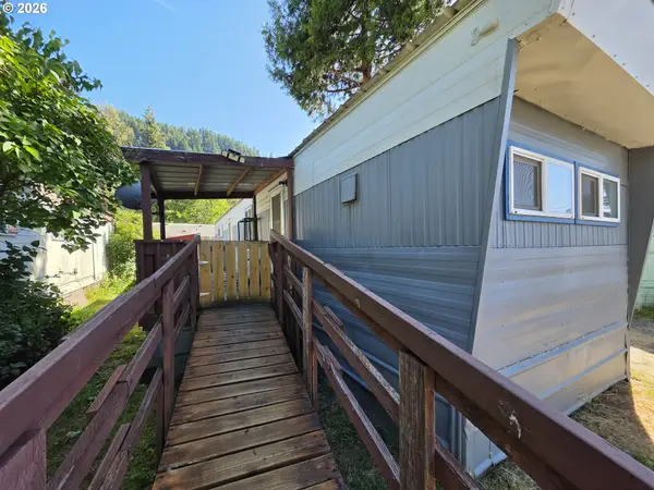 76332 Rainbow St #43B, Oakridge, OR 97463