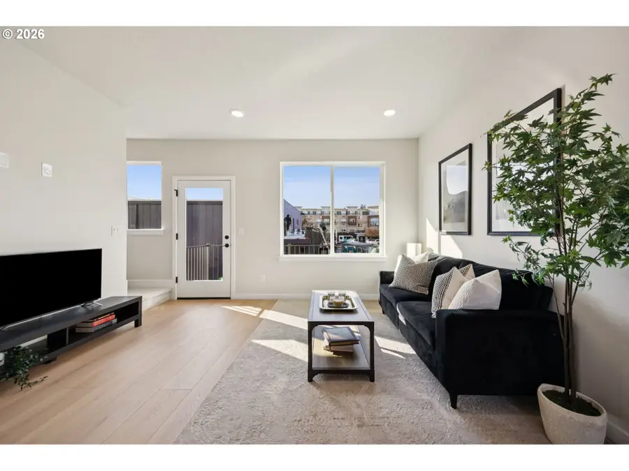 1729 SE Clatsop St, Portland, OR 97202 - Image #2