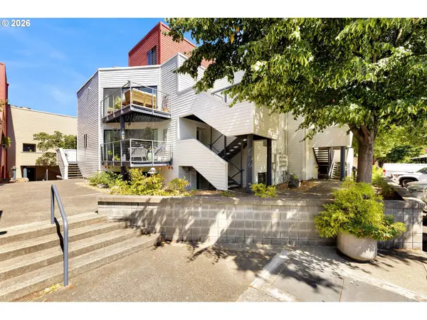 920 NW Naito Pkwy #J18, Portland, OR 97209