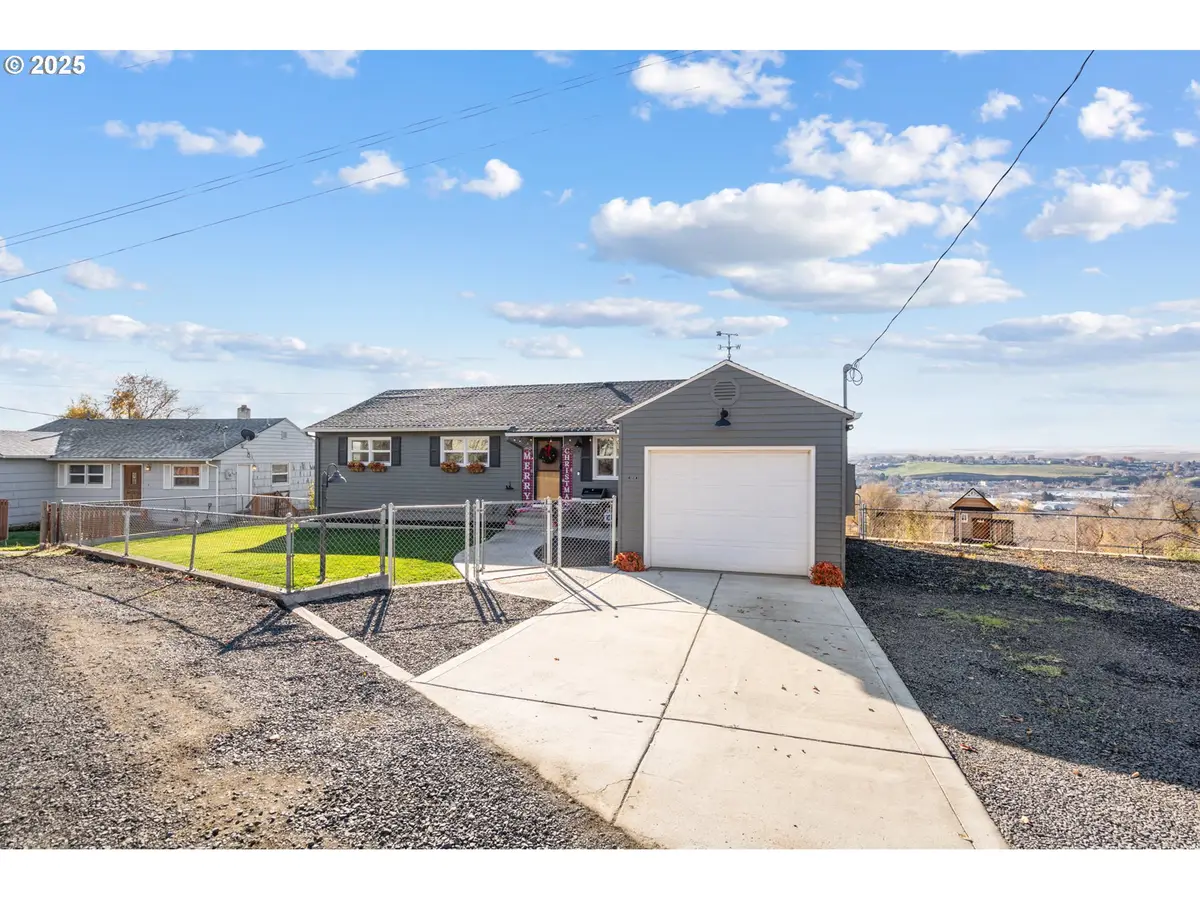 1214 NW Furnish Pl, Pendleton, OR 97801 - Image #1