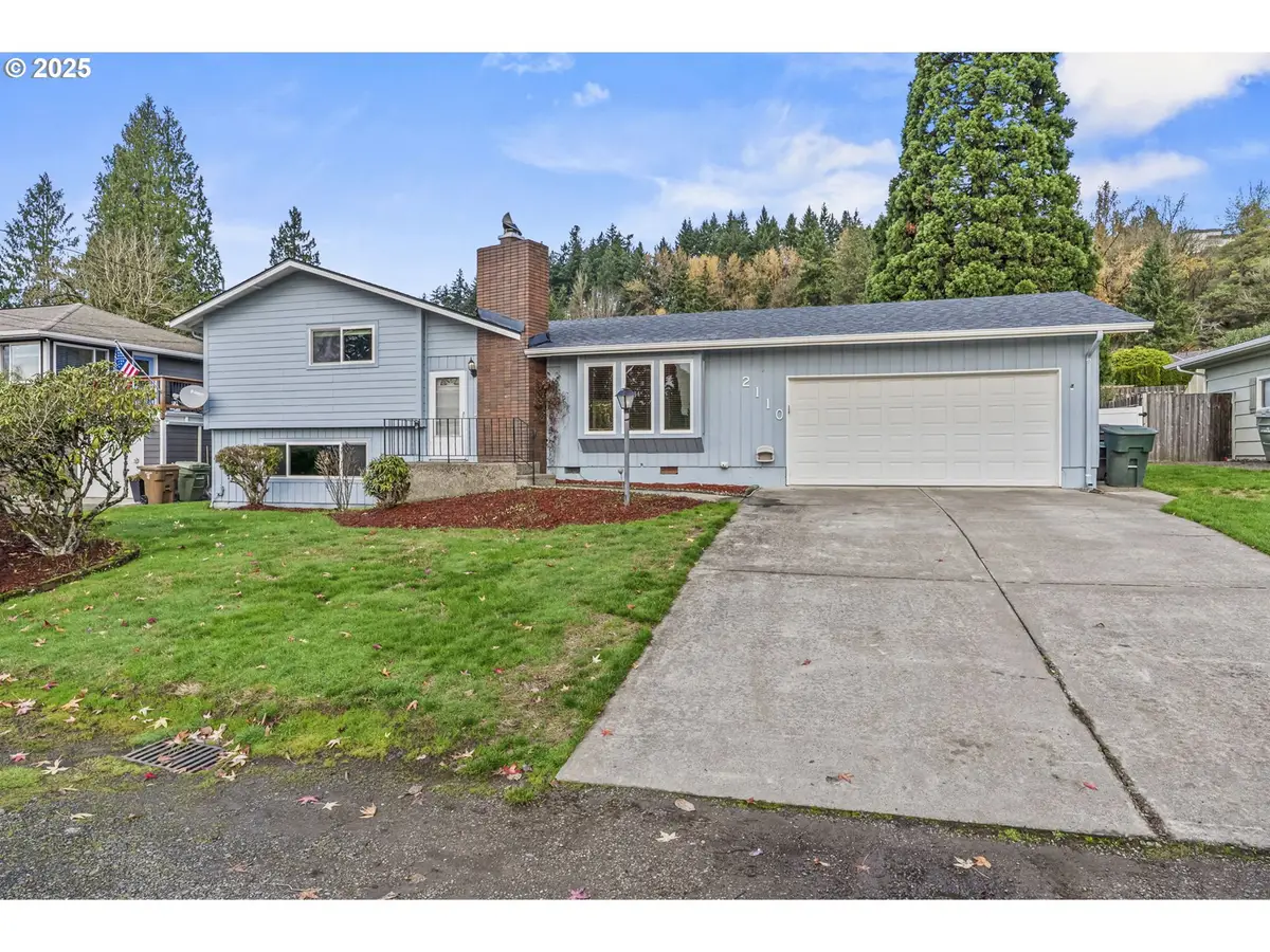 2110 Sycamore Pl, Longview, WA 98632 - Image #1