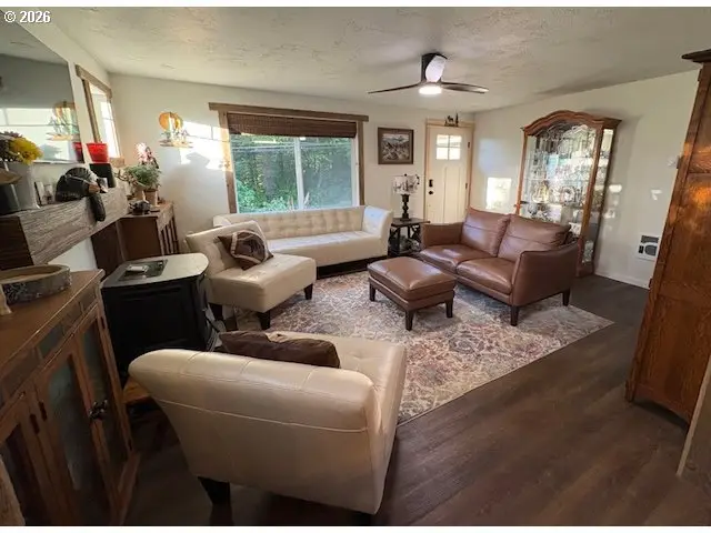 410 Church St, Gaston, OR 97119 - #2