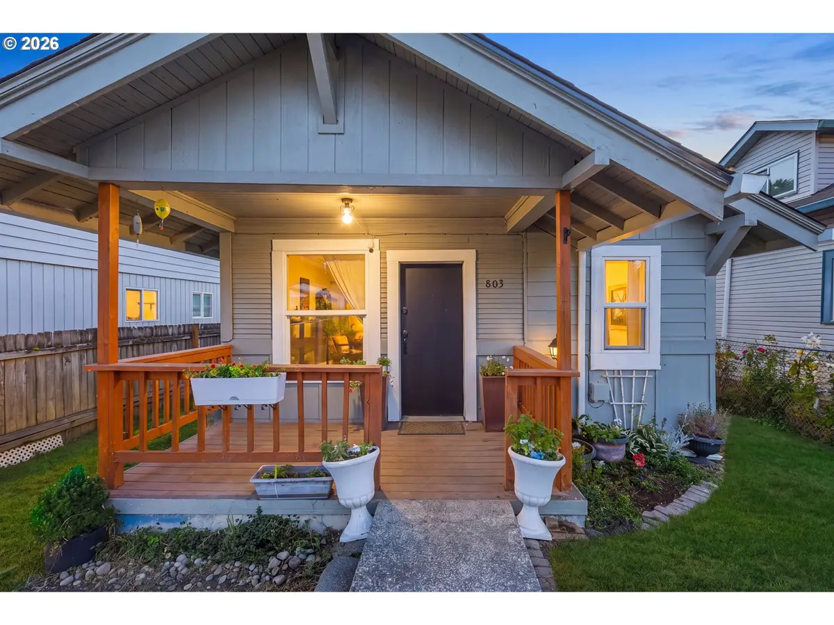 803 Pacific Ave, Kelso, WA 98626 - #1