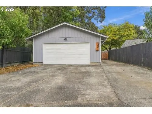 230 Mayfair Dr, Saint Helens, OR 97051 - #2