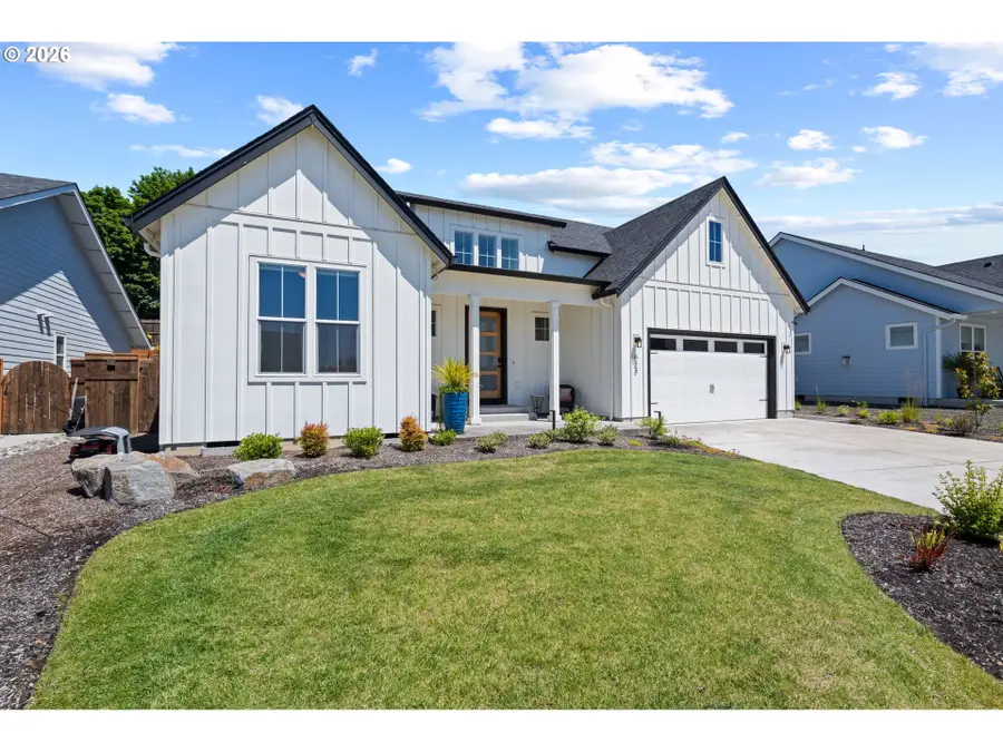 623 W 10th St, La Center, WA 98629 - #2
