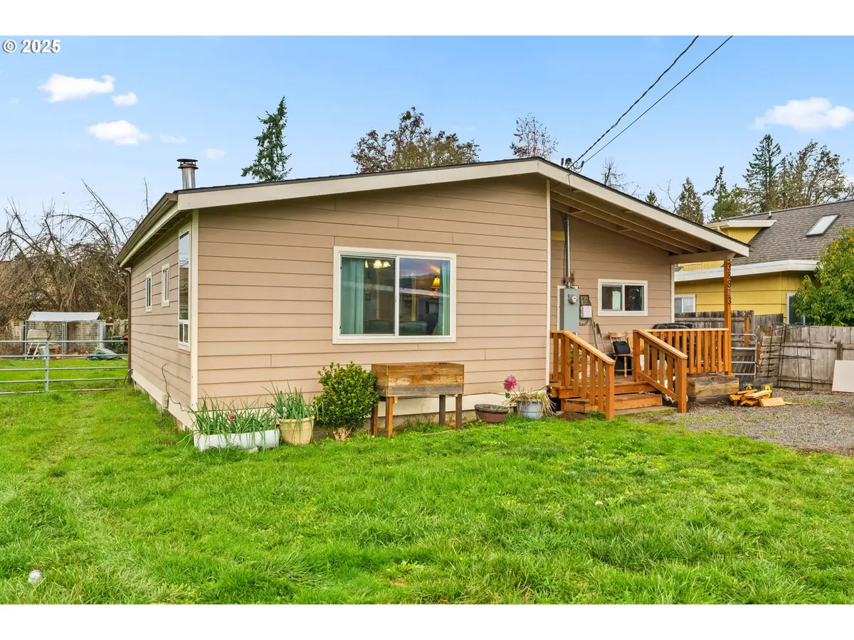 38823 Mathews Dr, Dexter, OR 97431 - #1