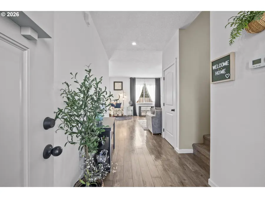 924 Julie Ln, Molalla, OR 97038 - #3