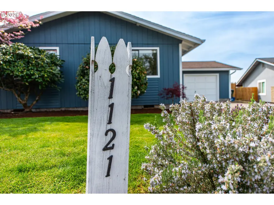 1121 Cedar Pl, Creswell, OR 97426 - #3