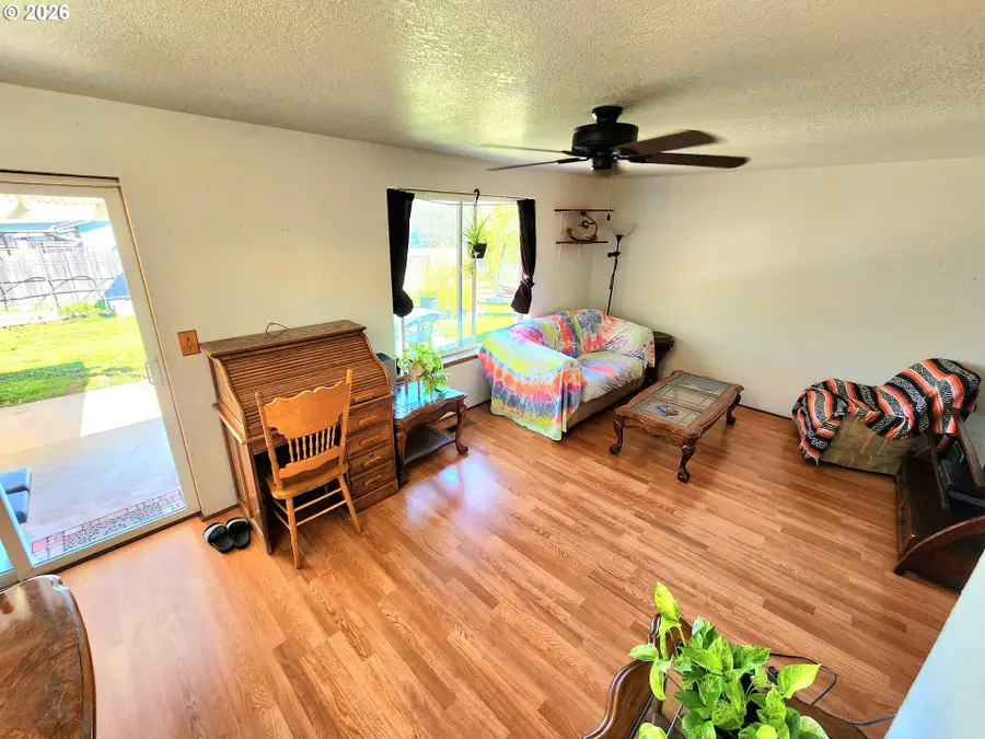 274 Georginna Dr, Roseburg, OR 97471 - #3