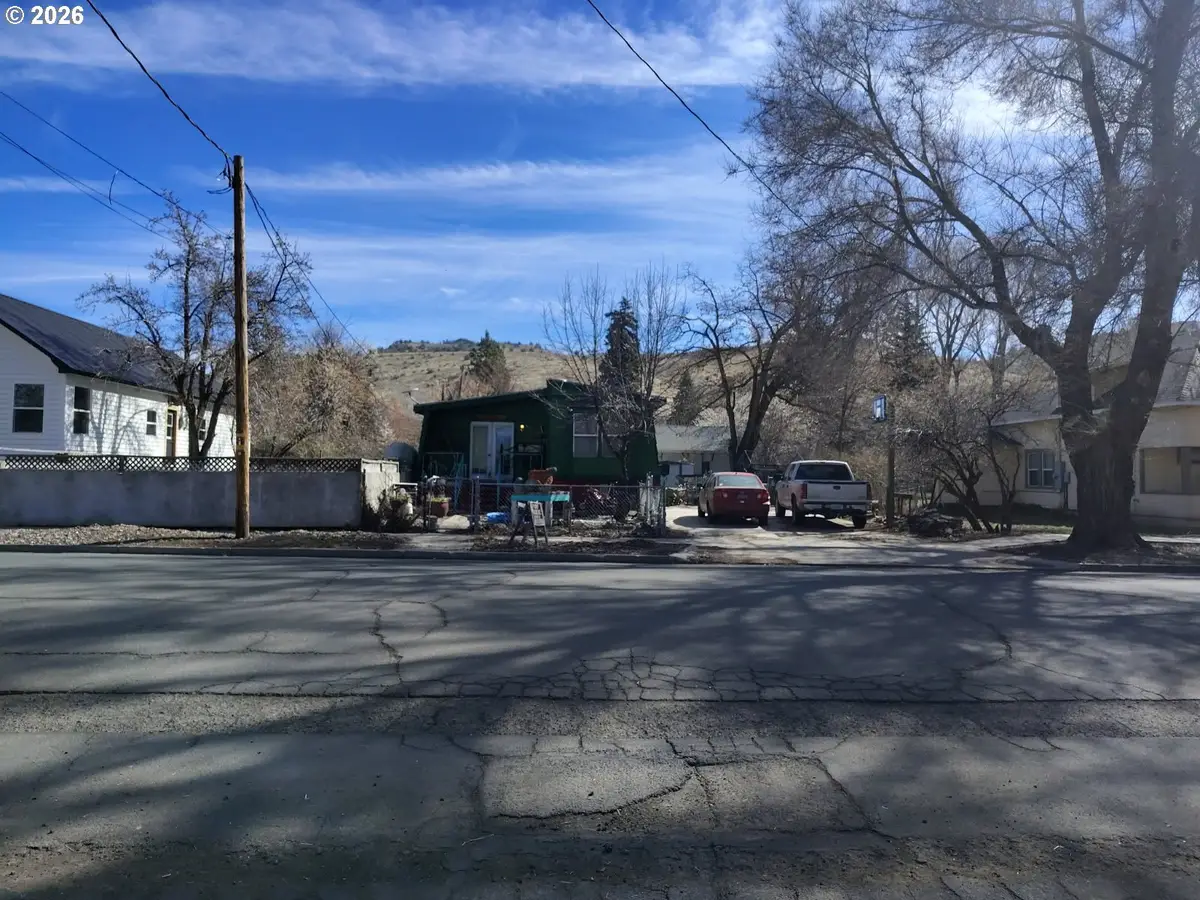 235 S H St, Lakeview, OR 97630 - #1