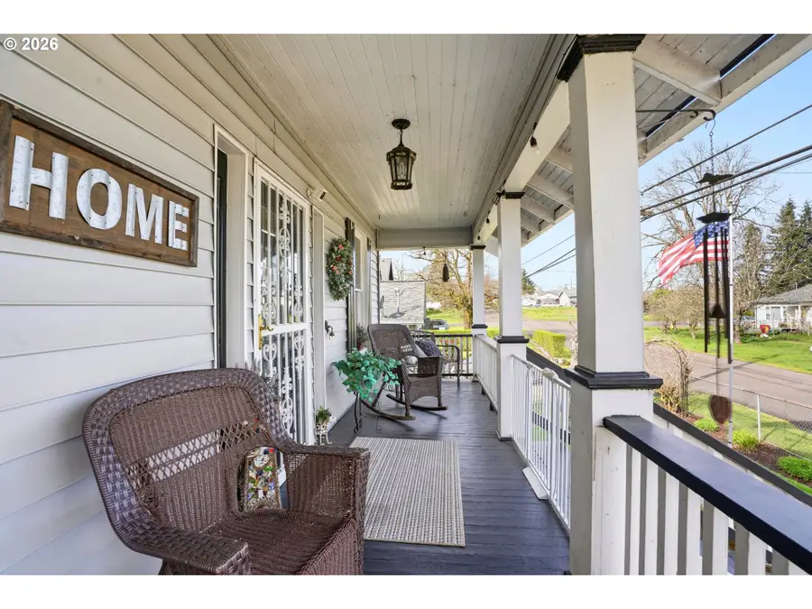 1621 Tualatin St, Saint Helens, OR 97051 - #2