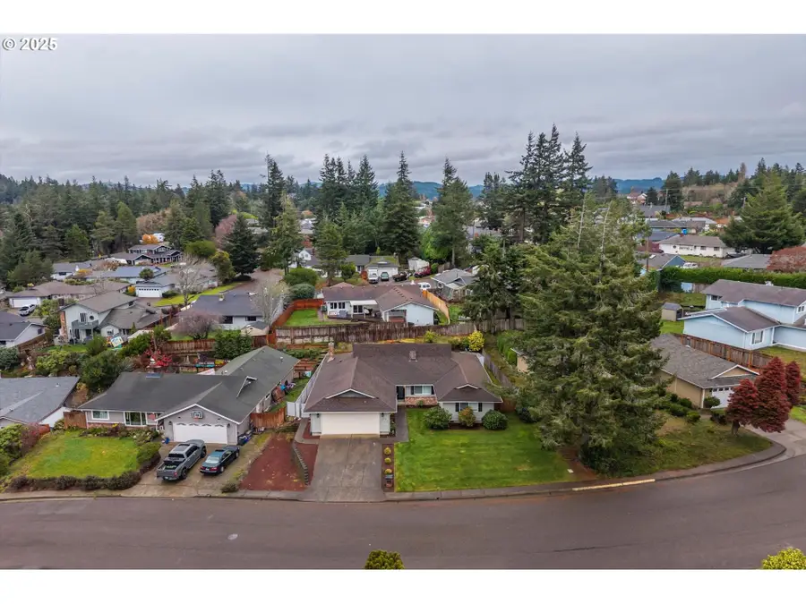 1270 Ford Ln, North Bend, OR 97459 - Image #3