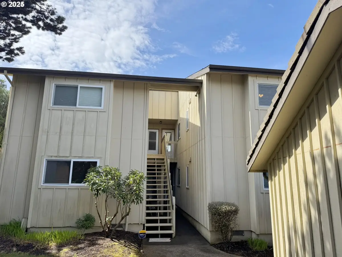 2335 NW Inlet Ave #7, Lincoln City, OR 97367 - Image #1