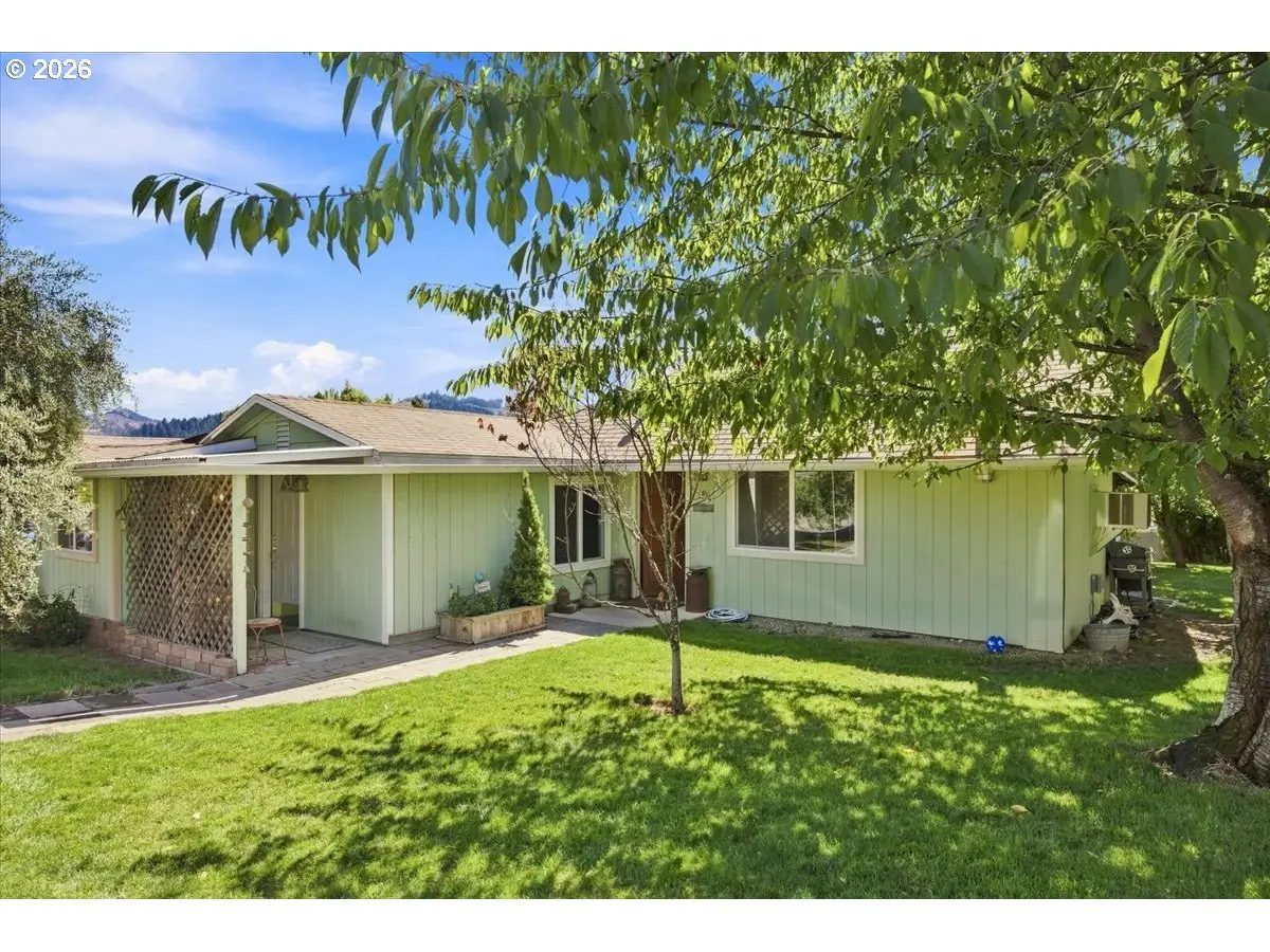 674 NE Waite St, Myrtle Creek, OR 97457 - #1